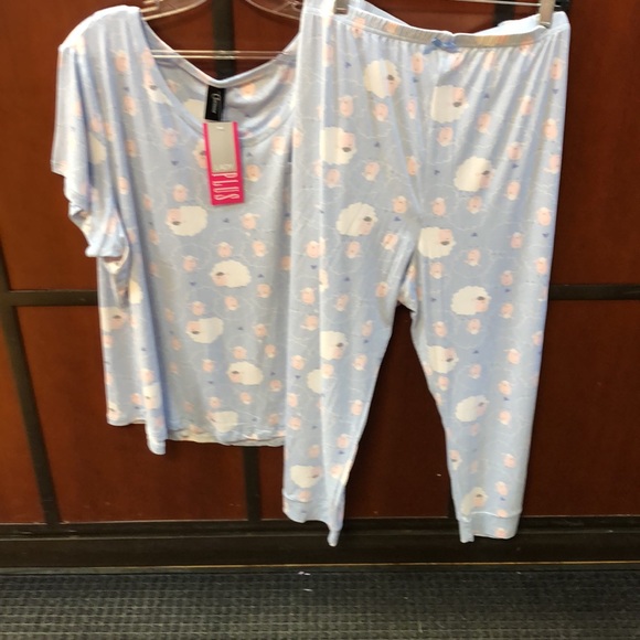 Women’s Poly Spandex Short Sleeve Two Piece Set - Picture 2 of 4